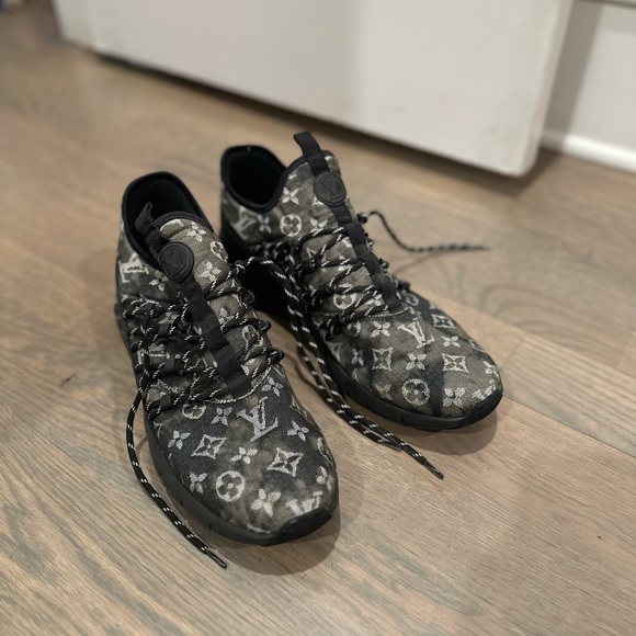 Louis Vuitton men’s Fastlane Monogram sneakers - Picture 2 of 4